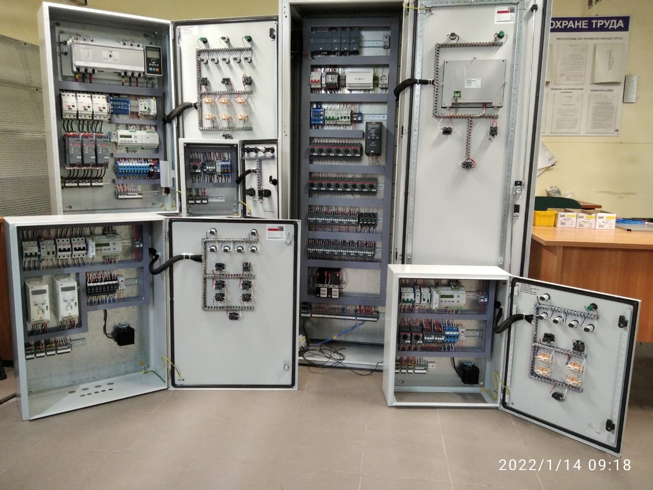 Шкафы управления, производимые на нашем заводе на участке АСУ